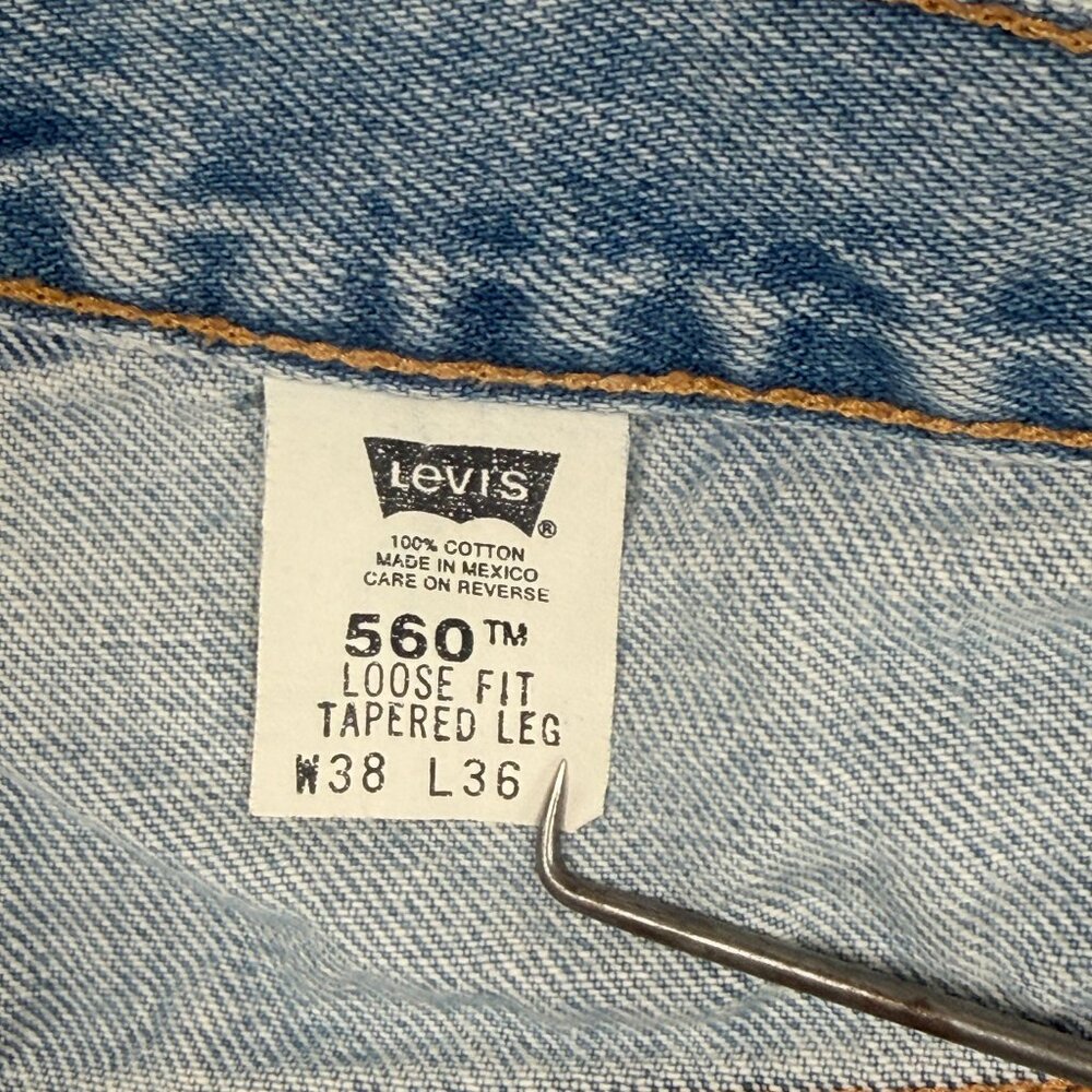 Vintage Levi's 560 Loose Fit Tapered Leg Jeans Light Wash Cotton Denim W38xL36 - Picture 10 of 11